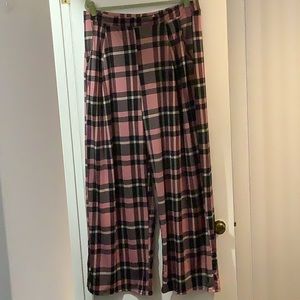 Super soft and silky Phiphany lounge pants with pockets! Size XL.  Not heavy.